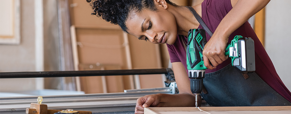 Women with drip in DIY workshop